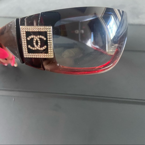 Chanel ombre black&red sunglasses with Swarovski crystals - Picture 5 of 5